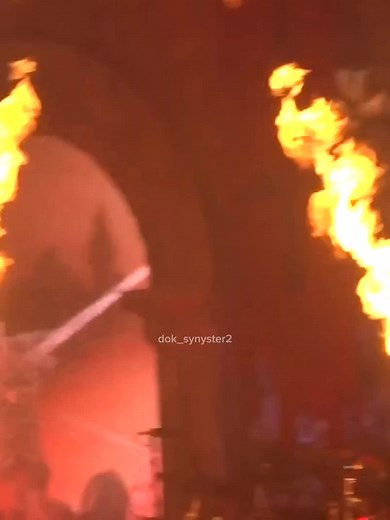 Avenged Sevenfold Live Guitar Solo by Synyster Gates