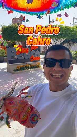 Enamórate de Michoacán en San Pedro Cahro VIDEO COMPLETO Conoce esta hermosa decoración que por #DiaDeMuertos se colocó en la plaza de este lugar #cempasuchil #alebrijes #coco y más Ayúdame a reaccionar, comentar y compartir Alebrije Oficial | Alebrije Oficial