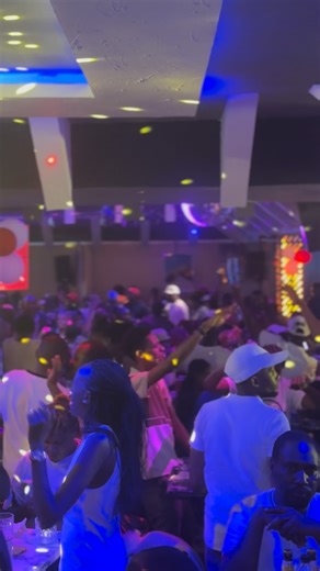 THE VAULT on Instagram: "@sessy_kym & @mc_real._ brought the CHRISTMAS VINES to the HQ🎄🎅🙌 #thevault #morevibemorefun"