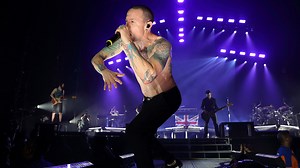 Mort de Chester Bennington : les stars réagissent et lui rendent hommage