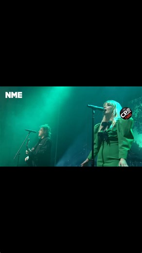 CHVRCHES & Robert Smith perform 'How Not To Drown' at the BandLab NME Awards 2022 Colección Personal ®️adio All The Rock! | Colección Personal