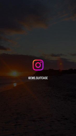 I will never forget this November #sunset at Ditch Plains from last year! In classic Montauk fashion, two surfers rode the waves into the technicolor sunset and pastel skies🌅🏄‍♂️ While we are getting our first ❄️ today, the fall season in Montauk ranges from mild, warm, and sunny to frigid and windy, wintery bliss. But if you want to see some of the most stunning sunrises and sunsets on the East Coast, an autumn or winter getaway to #Montauk is the PERFECT excuse for to retreat to the empty be