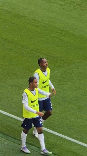 A huge cheer for Mathys Tel from the Tottenham fans. 📽️: chriscowlin #COYS | COYS News