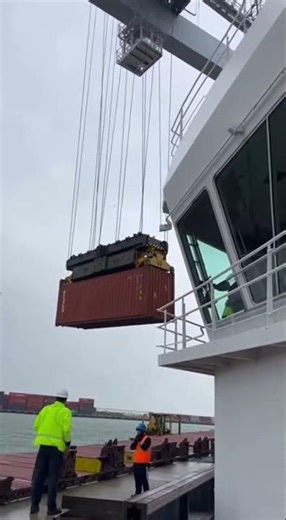 Container Swing Scare on Ship Bridge