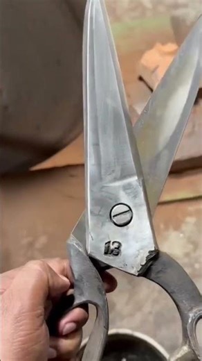 Complete process of making scissors by burning iron #shorts #viral #shortvideo #youtubeshorts #yt