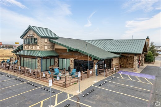 News | One of nation's biggest restaurant groups to shed real estate in bankruptcy