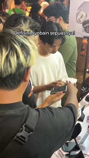 Try & Experience sepuasnya!🥳 Baseus x KiiP Wireless hadir lagi di offline store! 📍Urban Forest Cipete, Jakarta Selatan 🗓️ 2 - 4 Agustus 2024 ⏱️ 10.00-22.00 Disini kamu bisa coba berbagai produk Baseus dan KiiP, tentunya ada games untuk dapetin voucher dan hadiah, serta top spender berkesempatan dapat iPhone 15 loh!! Sampai jumpa besok👋 #tamanbrightspot