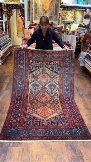 Unbelievable for wool! An extraordinary sheen ✨ Old Hamadan rug #carpet #PersianGallery #PersianC...