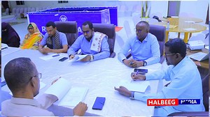 Guddida diyaarinta dastuurka SSC-Khaatumo ayaa caawa oo taariikhdu tahay 25-3-2025 qabsaday kulankii koowaad kaddib markii ay doorteen guddoonka.Guddidan ayaa gudagalay diyaarinta dastuurka iyaga oo ugu baaqay dadwaynaha SSC-Khaatumo in ay u diyaargaroobaan ka qaybqaadashada Kulamada Wadataahiga ay kala yeelan doonaan arimaha dastuurka. | Halbeeg Media Inc