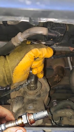 58K views · 886 reactions | Extracting the oxygen sensor #مشاكل #Transmission #VVT | خدمات آليقين | Facebook
