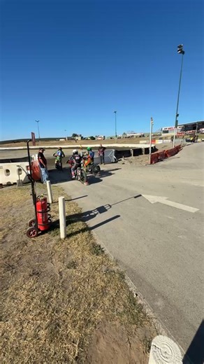 Live from the pits as practice part 2 gets underway at Gillman ahead of the FIM Oceana Championship. | British Speedway Network