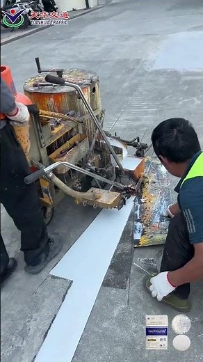 White Thermoplastic Arrow Road Marking Construction 🚧