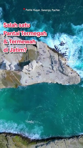 Salah satu pantai Termegah dan Termewah di Pacitan, Jawa Timur. Yaitu Pantai Klayar. Pantai yang memiliki ciri khas pasir putih, batu karang ikonik dan Seruling Samudera, yaitu air yang dapat menyembur hingga setinggi 7 meteran dari sela batu karang apabila ombak datang. Akses jalan menuju pantai yang sangat memadai untuk berbagai alat transportasi mulai dari sepeda motor hingga bus besar, hingga harga Tiket Masuk yang sangat ramah di kantong, sepertinya perlu jadi pertimbangan untuk anda agenda
