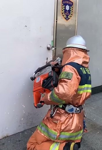 強制ドア開放訓練【富士市消防本部】