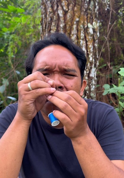 Easy way to insert thread 🪡 #lifehack