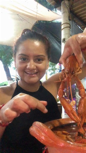 En el Restauran “El Cayuco” pude deleitar este delicioso platillo. Tanto el endoco como el chacal se refieren, principalmente en las regiones costeras de México (Oaxaca, Guerrero, Michoacán, Colima), a un tipo de langostino o camarón de río que es grande, valorado como un manjar culinario. ¿Ya lo has probado? | Jaz Casas