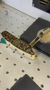 Lets give this old putter a new life! I found this at a thrift store for $5 a while back and have been super excited to laser it. It’s a número uno putter? I couldn’t find any info about it online which is why it was probably $5. This litter is solid brass and I love etching brass! With a bunch of buffing to bring it back to life and some time on the laser I’m super happy with how it turned out! $16 for a black shaft and I had this grip laying around, I probably won’t actually use this outter bu