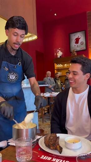 RESTAURANTE DE CARNES DO JACQUIN 🥩🔥 Por lá funciona assim, você escolhe o corte e tem acesso a 11 guarnições à vontade! Nossos pedidos foram: 🥩Steak Tartare - R$109,00 🍔Cheeseburger da casa - R$65,00 🥩Prime Rib - R$185,00 🥩File Mignon - R$155,00 🧀Aligot a Parte - R$30,00 🍫O verdadeiro Petit Gateau - R$35,00 Marca alguém pra conhecer o Steak Bife com você! 📍 Av. Rebouças, 2636 - Pinheiros, São Paulo - SP, 05402-400 | Visitando em Casal