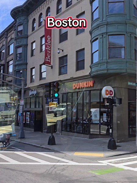 Exploring Boston: A Tour of Massachusetts' Iconic City