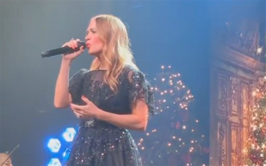 Carrie Underwood Makes Surprise Appearance At Her Nashville Church To Sing Christmas Classics From ‘My Gift’ | Whiskey Riff