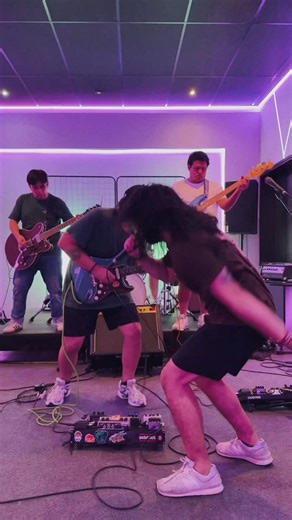 Te quedaste? 🐶 la canción se llama One Love de Parker Willis