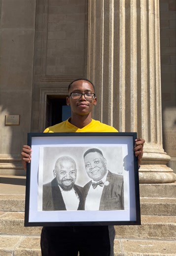 I create art to share a piece of me with the world 🖼️🌍 Why do you create?😊 #becominganartist #witsuniversity #jeromethings #art #mapduskart #witsie #artjourney #kaletsogo #artist #draw #drawing #painting #create #express #share #artwork #support #reel #wip #pencil #sketch