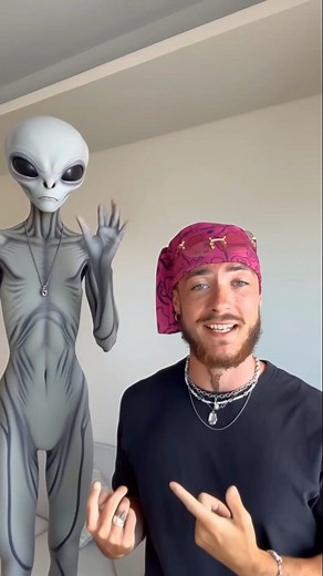 22K views · 342 reactions | Je viens de rencontrer un alien... Si tu vas sur @wondershare_filmora_france tu vas pouvoir le rencontrer toi aussi  Le lien est juste ici : https://filmora.go.link/4pLFE #astuce #app #filmora #création | Planète IA | Facebook