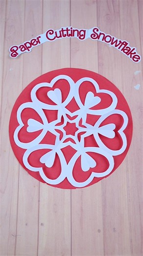 Can a simple paper turn into a perfect snowflake? Let’s try! ✂️❄️