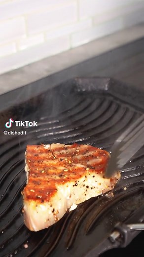 Perfect Seared Tuna Steak Recipe (Quick & Easy!)