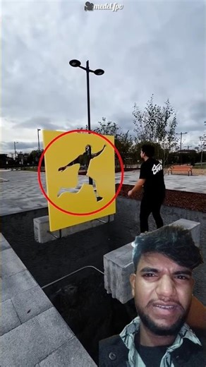 🫢Introducing the "VitaWear SmartBand," a next-generation wearable gadget09