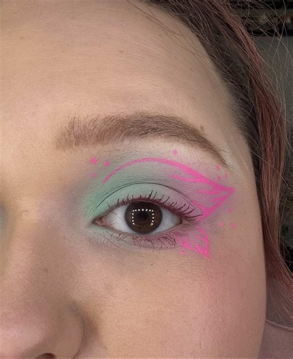 Such a pretty color combo 🩷🩵 #makeup #fypmakeup #creativemakeup #funmakeup #graphicliner