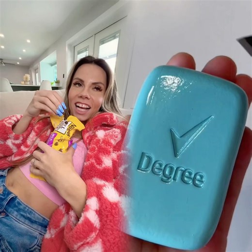 WHEN YOU GET YOUR BELLY BUTTON STUCK IN YOUR CHOCOLATE CHIP