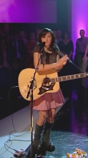 KT Tunstall Black Horse and the Cherry Tree Performance on Jools Holland Show 2004