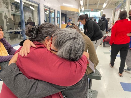 Fort Providence, N.W.T, evacuations expand due to fast-moving wildfire as emergency crews pulled out