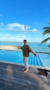 📍Imagine waking up at Casa Bella… One of the five Foster Hill homes. A true beachfront villa with five bedrooms and five ensuite bathrooms, it sleeps up to ten for an easy Bahamas vacation with family or friends. 🏖️ Outside is built for relaxed island days. An infinity-edge pool appears to meet the sea, and there is an outdoor jacuzzi, a private sandy beach just steps away, a shaded gazebo, and kayaks and paddleboards so you can explore calm, clear water at your own pace. 👨‍🍳 Indoors, the fu