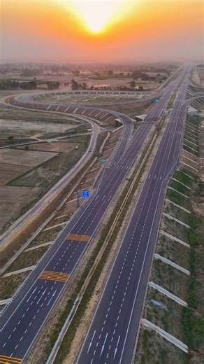The Doab is the most fertile agricultural belt in India.The land between the Ganga and Yamuna — Meerut, Hapur, Bulandshahr, Amroha, Sambhal, Badaun, Shahjahanpur — has always produced more than its roads could carry. Cold storage was scarce. Packhouses were distant. By the time the mango from Shahjahanpur reached Delhi, the journey had already taken something from it.The Ganga Expressway changes the post-harvest arithmetic for the most productive agricultural zone in the country. 11 industrial c
