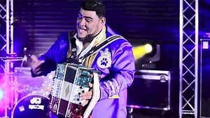 17K views · 113 reactions | Nuevo Vídeo!! Aquí está la fecha, del nuevo vídeo clip --Traigo El Antojo--!!!  Ohh Ohh!! | Perrones | Facebook