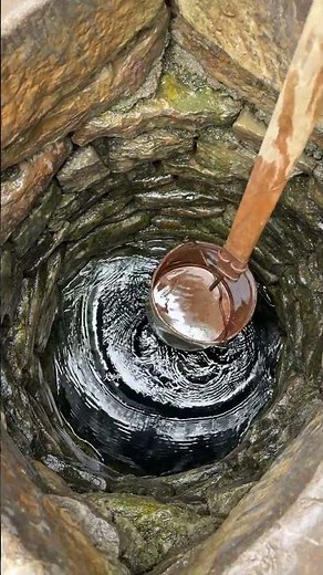 这样打水，经历过的不年轻了……#农村生活 #乡愁记忆 #古村落风景