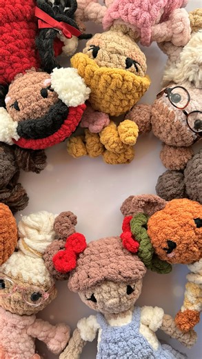 Penny is HERE✨ You can now find her fully customizable crochet pattern in my shop! 🫶🏼 It’s the largest pattern I’ve ever published and I’m beyond excited to finally share the design with you! I loaded it up with so many fun details for you to pick and choose from while making the custom dollie of your dreams.☁️✨🎀 I hope you absolutely love making her. >>> Pssst! All her features & accessories are compatible with the other Cutie Dolls. I’m not telling you what to do, but I’m dying to see some 