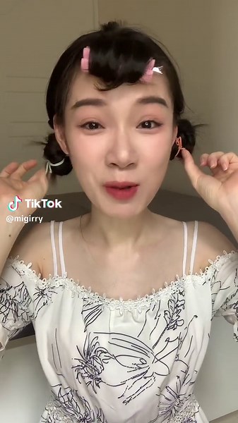 Cách tự làm tóc xoăn không cần máy uốn luôn nhaaaaa