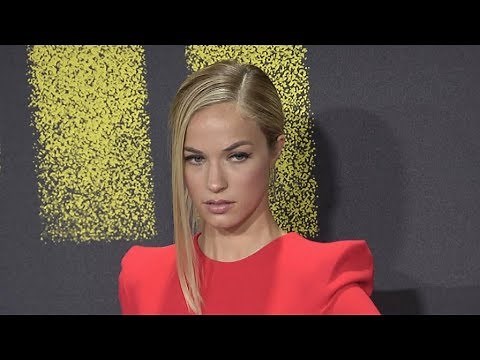 Alexis Knapp at Pitch Perfect 3 Premiere