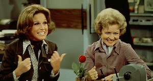 Betty White Remembers Mary Tyler Moore In Special Tribute