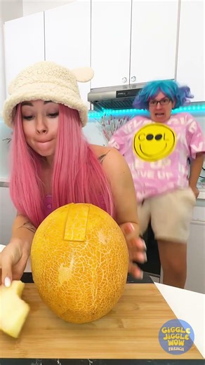 💸🍈Mystère du Melon: L'Argent Caché ! #Shorts #Rire #Farce