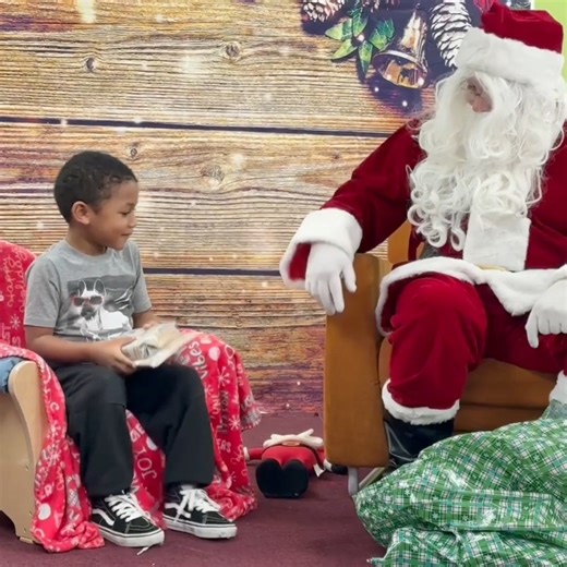 🎅✨ Last week, Santa stopped by our Woonsocket Club to spread holiday cheer and deliver gifts to our amazing kids. The smiles say it all! Wishing everyone a wonderful holiday season filled with joy, love, and special moments like these. From our Club family to yours, happy holidays! 🎄❤️ #BGCNRI #HolidayCheer #SantaVisit #WoonsocketClub #CommunityLove #HappyHolidays #GreatFutures | Boys & Girls Clubs of Northern Rhode Island