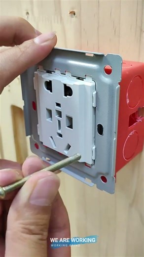 ⚡🔩 Internal Anchor Clamp for Secure Socket Mounting