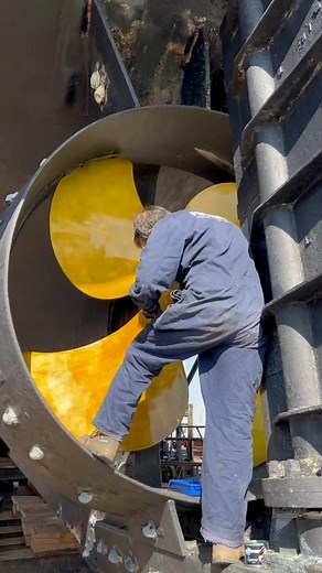 🙌 Training sessions for the new application technique are going on in full force worldwide 🤩 The Propspeed crew is on the move training our applicators on the new application technique, which was introduced as a part of our Like A Pro approach and features our latest product the 4” Propspeed Application Kit! Check out what went down at the trainings held at Rolly Marine Service, Bradford Marine, Berkeley Marine Center, Al Larson Boat Shop and Svendsen's Marine. More coming soon, stay tuned… an