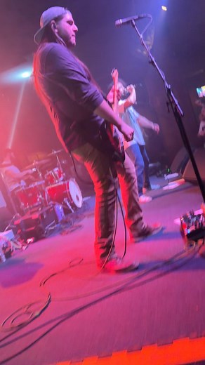 Flicker // Fade rockin’ out tonight 🤘 | BIGBAR