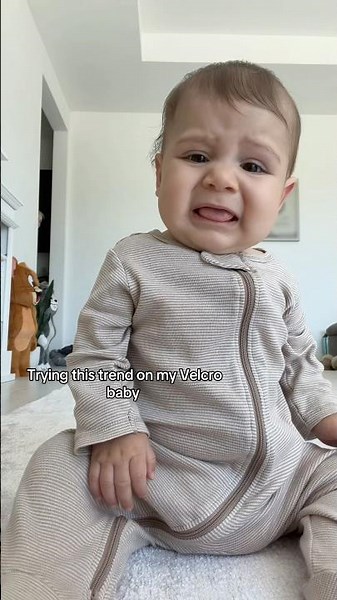 What a Velcro mom and Velcro baby looks like 😂 #shortsviral #funny #baby #shorts