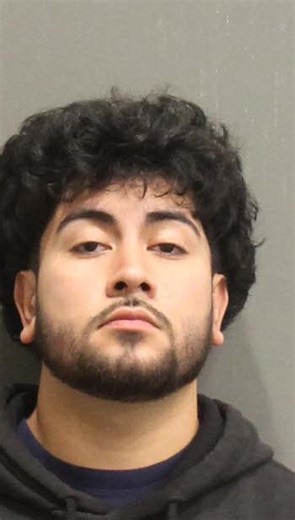 A Nashville man was arrested for allegedly robbing and threatening an #Uber driver after a pickup at BNA. 🚗✈️ 23-year-old Omar Camarena was caught using in-car video and is now in custody with a $75,000 bond. He has a documented criminal history. Uber says it’s cooperating with authorities and emphasizes its in-app safety features for drivers and riders. https://fox17.com/news/local/uber-driver-robbed-after-nashville-airport-pickup-suspect-has-criminal-history-23-year-old-omar-camarena-bna | WZ