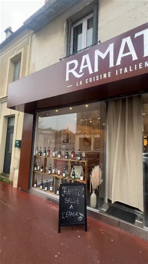🔥 NOUVELLE PÉPITE À LA VARENNE 🔥 Tu veux voyager en Italie… sans quitter Saint-Maur ? 🇮🇹 Direction Ramato, 32 avenue du Bac. Focaccia burrata ultra fondante. Spaghettone aux palourdes parfaitement équilibrées. Baba napolitain… à tomber. Cuisine italienne avec un grand I. Ambiance feutrée. Musique douce. Déco soignée. Et gros : Un étage entier avec des tables bien espacées. De l’intimité. Parfait pour un dîner tranquille, un date, ou un moment entre amis. Mario et son chef Andréa aux commande